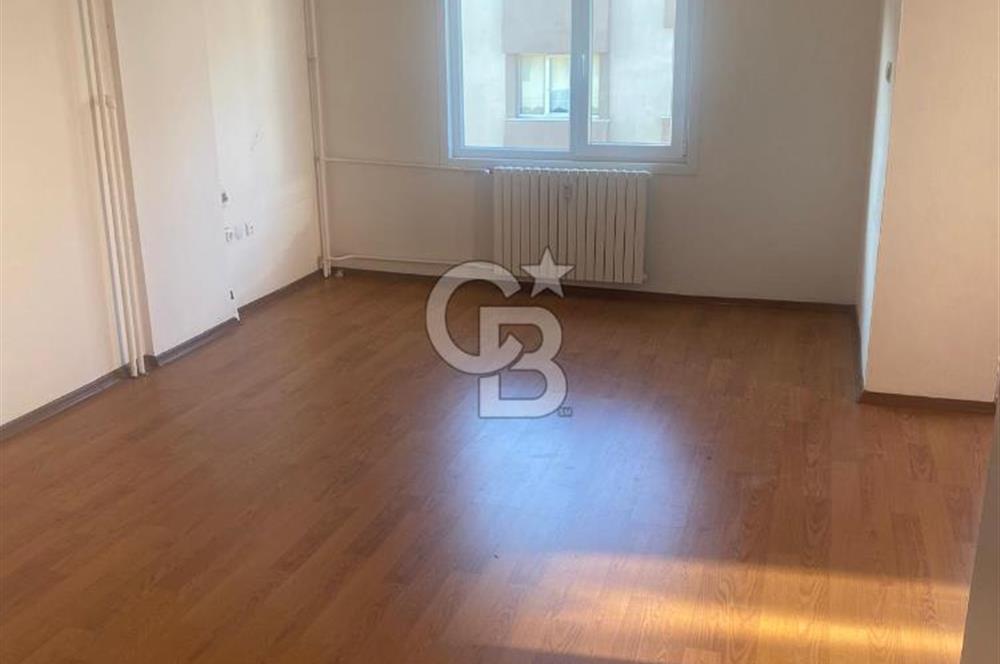 Üsküdar Acıbadem Mahallesi, Şehit Fethi Sokak'da Geniş 2+1