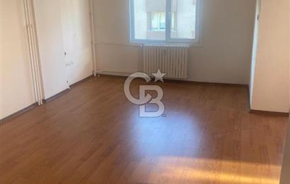 Üsküdar Acıbadem Mahallesi, Şehit Fethi Sokak'da Geniş 2+1