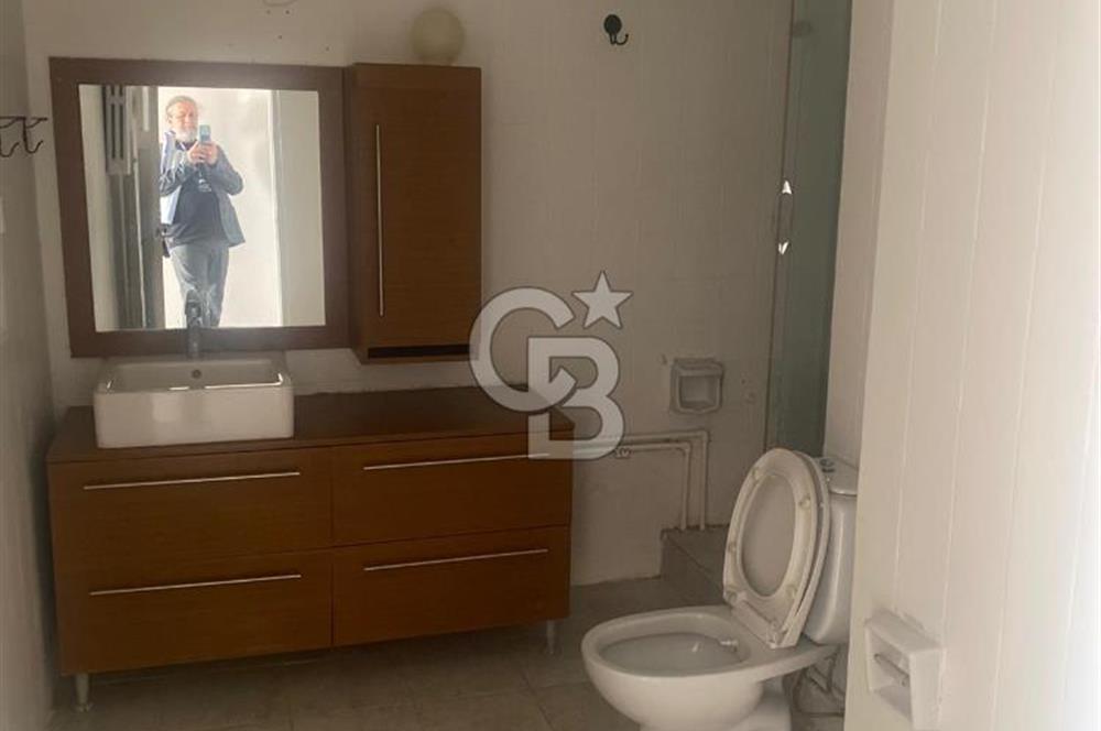 Üsküdar Acıbadem Mahallesi, Şehit Fethi Sokak'da Geniş 2+1