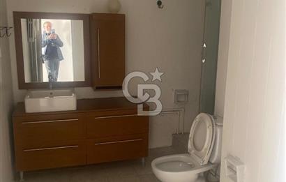 Üsküdar Acıbadem Mahallesi, Şehit Fethi Sokak'da Geniş 2+1