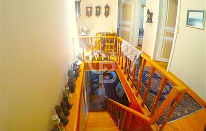 heybeliada'da deniz manzaralı 2 katlı müstakil ev.