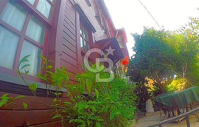 heybeliada'da deniz manzaralı 2 katlı müstakil ev.