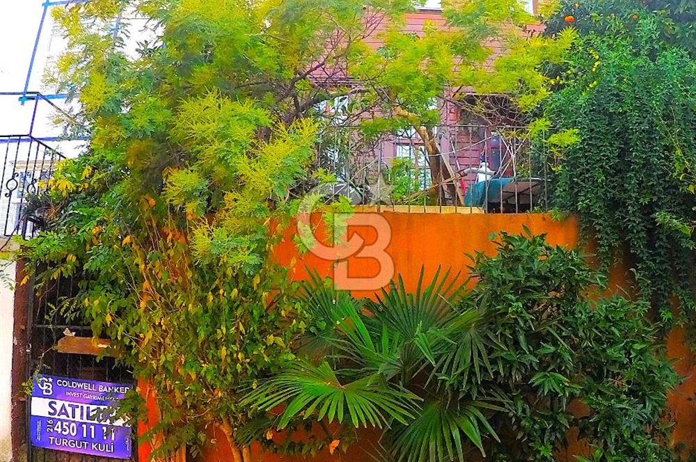 heybeliada'da deniz manzaralı 2 katlı müstakil ev.