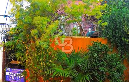 heybeliada'da deniz manzaralı 2 katlı müstakil ev.