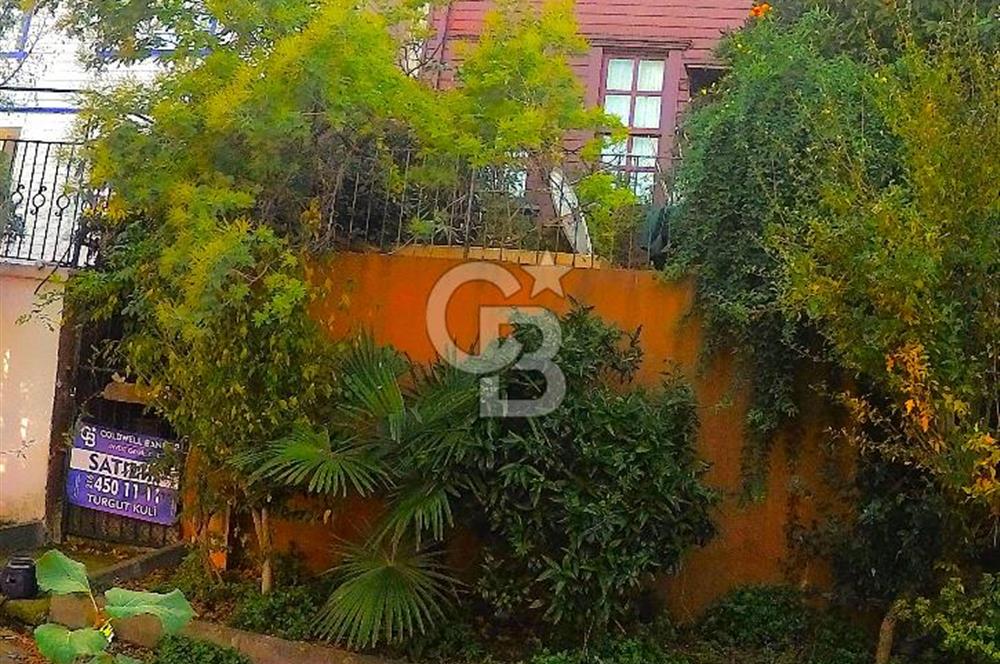 heybeliada'da deniz manzaralı 2 katlı müstakil ev.