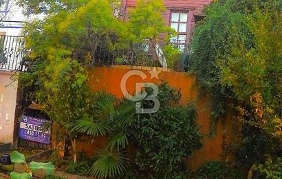 heybeliada'da deniz manzaralı 2 katlı müstakil ev.