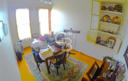 heybeliada'da deniz manzaralı 2 katlı müstakil ev.