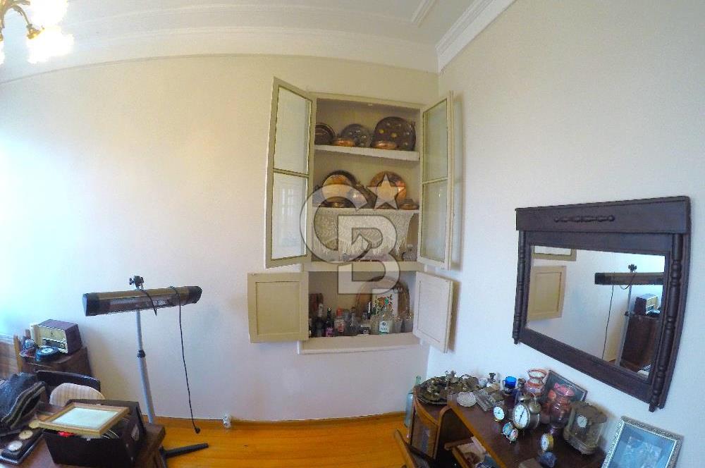 heybeliada'da deniz manzaralı 2 katlı müstakil ev.