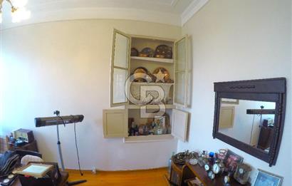 heybeliada'da deniz manzaralı 2 katlı müstakil ev.