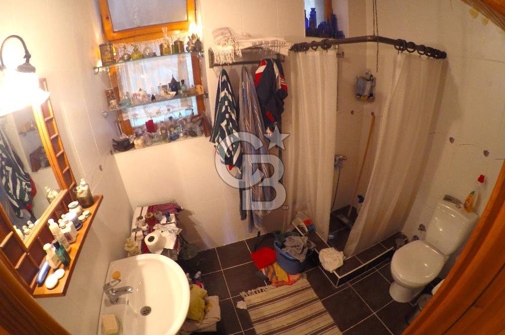 heybeliada'da deniz manzaralı 2 katlı müstakil ev.