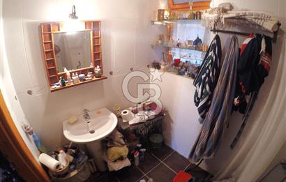 heybeliada'da deniz manzaralı 2 katlı müstakil ev.