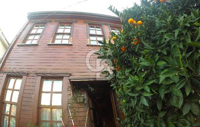 heybeliada'da deniz manzaralı 2 katlı müstakil ev.