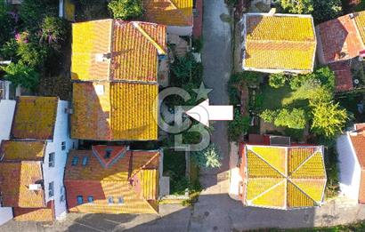 heybeliada'da deniz manzaralı 2 katlı müstakil ev.