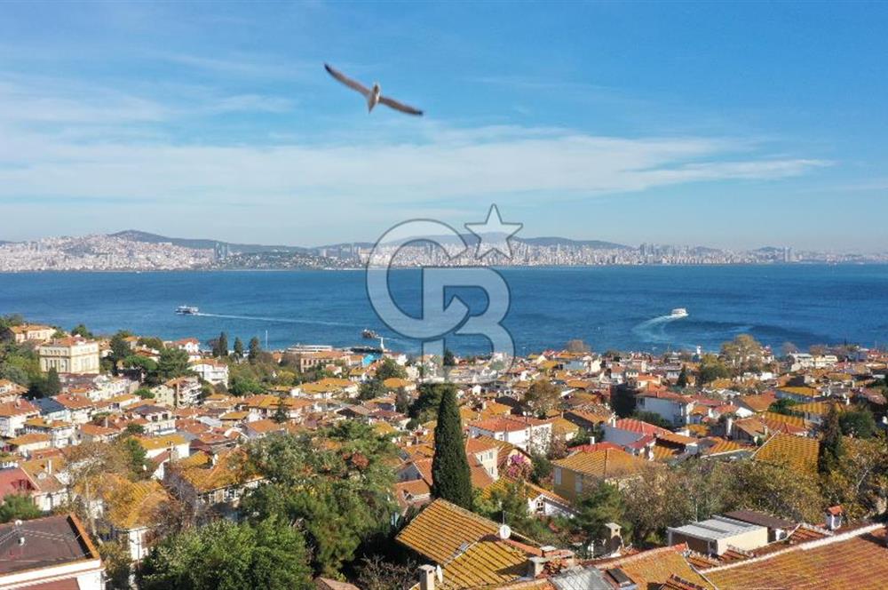 heybeliada'da deniz manzaralı 2 katlı müstakil ev.