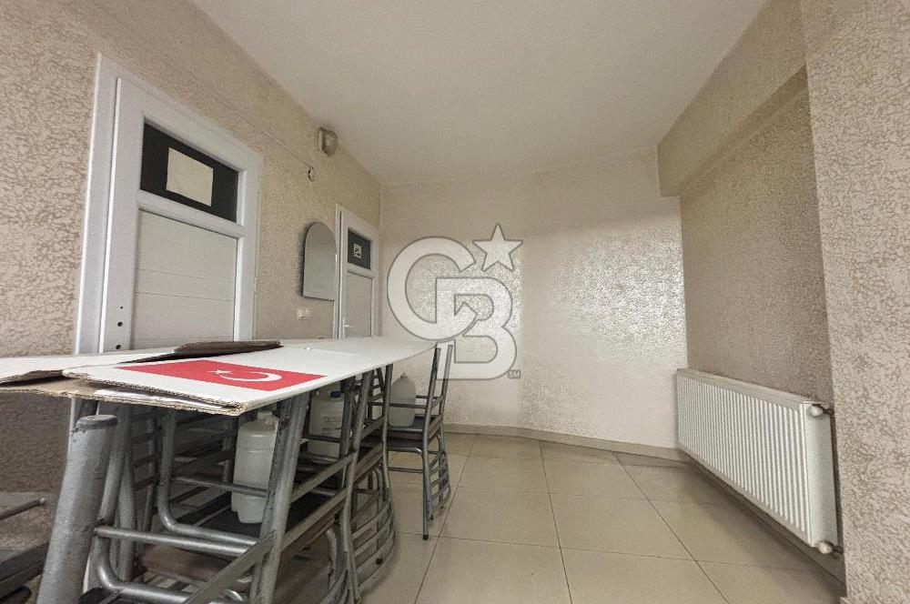 Demirköprü Ana Cadde Üzeri Köşe Konum Satılık Dükkan