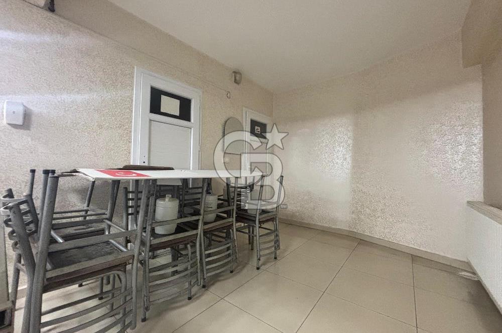 Demirköprü Ana Cadde Üzeri Köşe Konum Satılık Dükkan