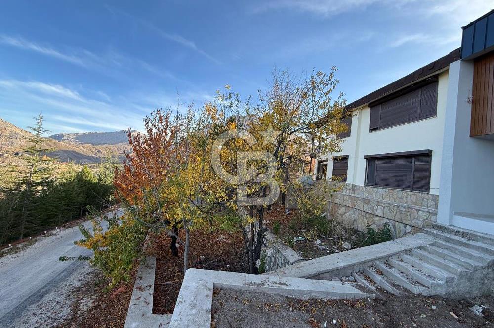 SAKLIKENT'TE DOĞA VE ŞEHİR MANZARALI EŞYALI 3+1 VİLLA