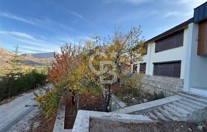 SAKLIKENT'TE DOĞA VE ŞEHİR MANZARALI EŞYALI 3+1 VİLLA