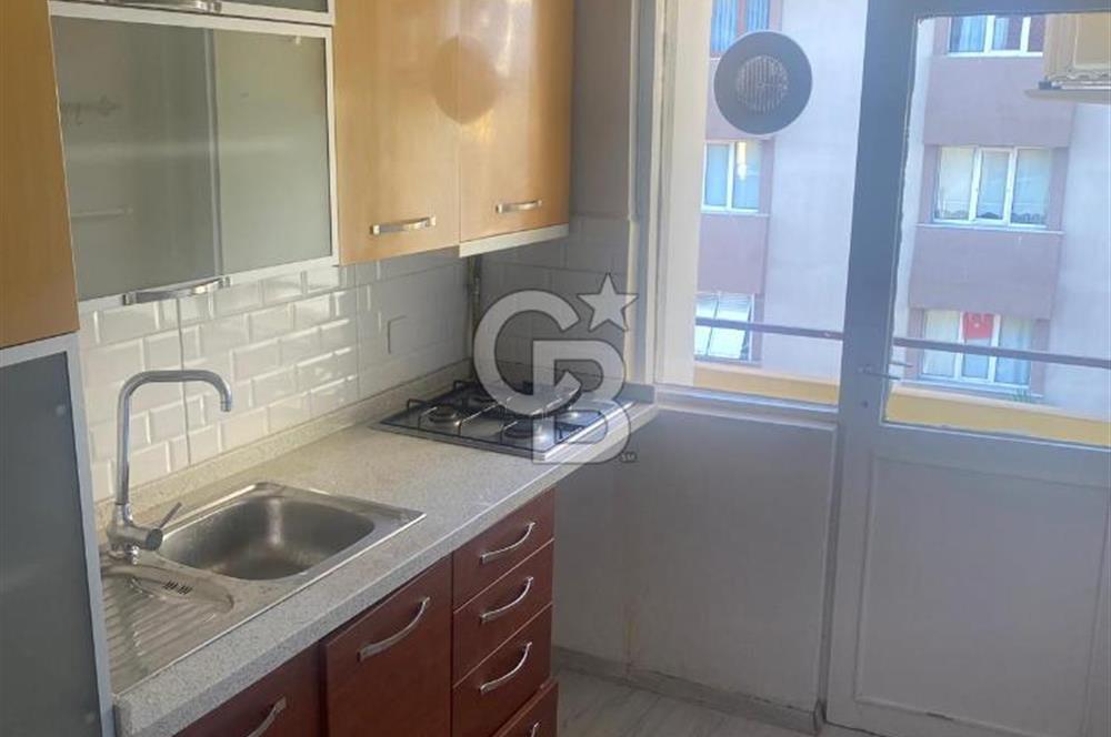 Üsküdar Acıbadem Mahallesi, Şehit Fethi Sokak'da Geniş 2+1