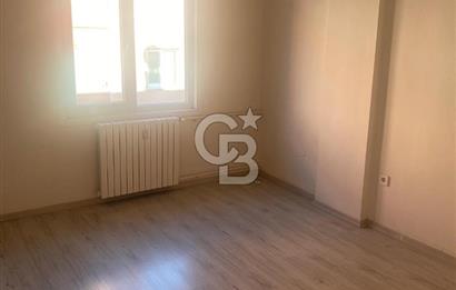 Üsküdar Acıbadem Mahallesi, Şehit Fethi Sokak'da Geniş 2+1