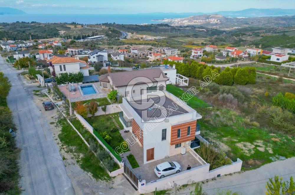 Kuşadası Yaylaköy'de Deniz Manzaralı, Çift Bağımsız Bölümlü 4+2 Modern Villa