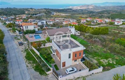 Kuşadası Yaylaköy'de Deniz Manzaralı, Çift Bağımsız Bölümlü 4+2 Modern Villa