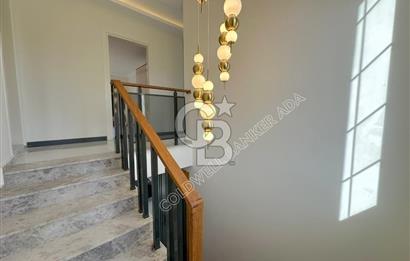 Kuşadası Yaylaköy'de Deniz Manzaralı, Çift Bağımsız Bölümlü 4+2 Modern Villa