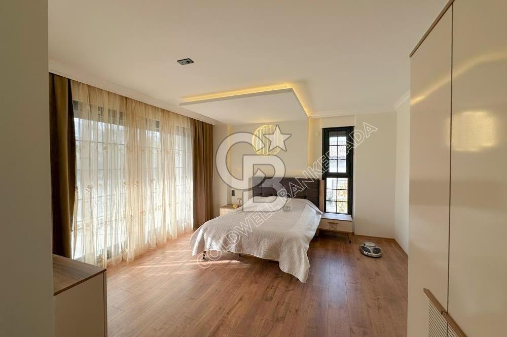 Kuşadası Yaylaköy'de Deniz Manzaralı, Çift Bağımsız Bölümlü 4+2 Modern Villa