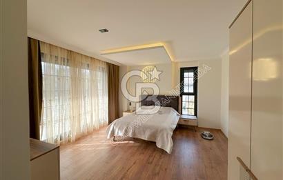 Kuşadası Yaylaköy'de Deniz Manzaralı, Çift Bağımsız Bölümlü 4+2 Modern Villa