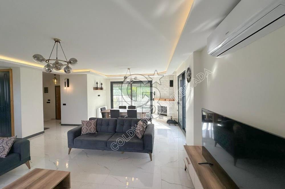 Kuşadası Yaylaköy'de Deniz Manzaralı, Çift Bağımsız Bölümlü 4+2 Modern Villa