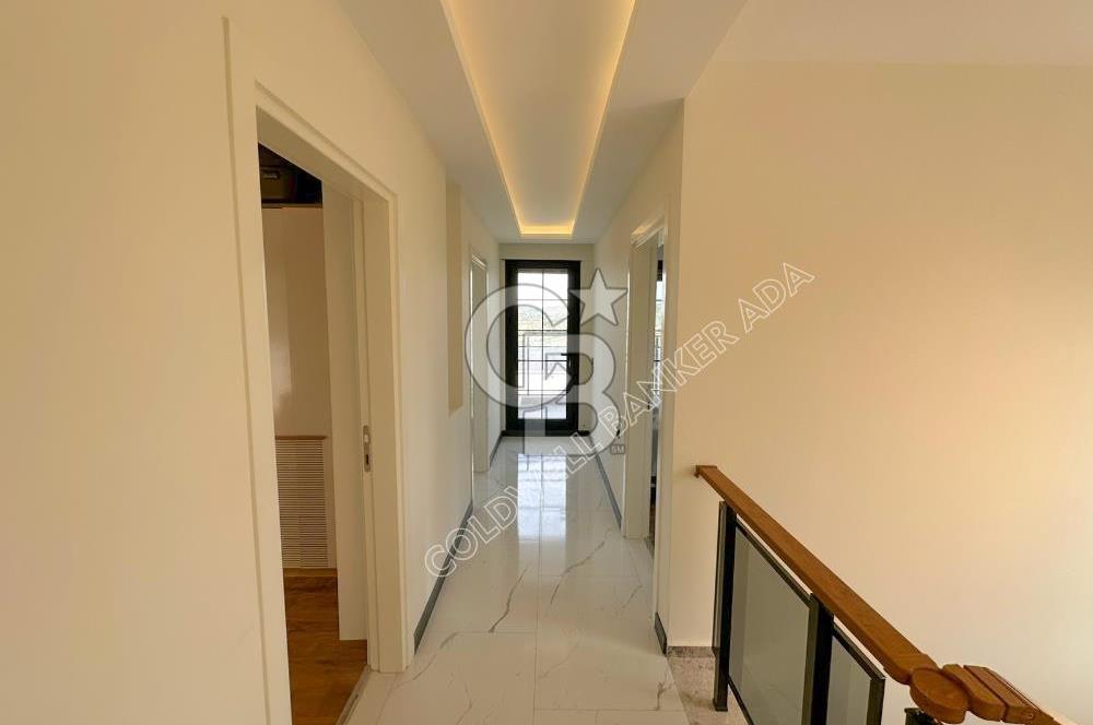 Kuşadası Yaylaköy'de Deniz Manzaralı, Çift Bağımsız Bölümlü 4+2 Modern Villa