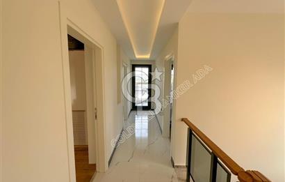 Kuşadası Yaylaköy'de Deniz Manzaralı, Çift Bağımsız Bölümlü 4+2 Modern Villa