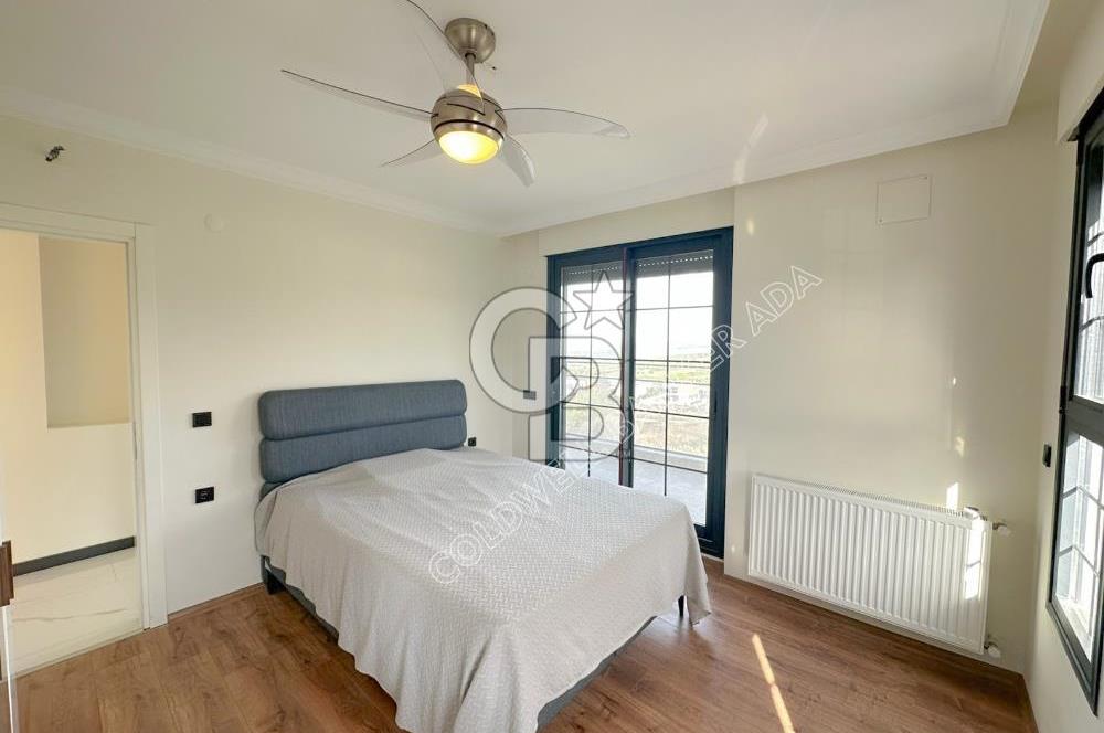 Kuşadası Yaylaköy'de Deniz Manzaralı, Çift Bağımsız Bölümlü 4+2 Modern Villa