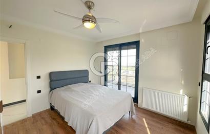 Kuşadası Yaylaköy'de Deniz Manzaralı, Çift Bağımsız Bölümlü 4+2 Modern Villa