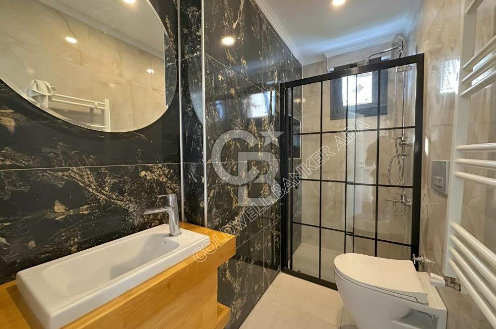 Kuşadası Yaylaköy'de Deniz Manzaralı, Çift Bağımsız Bölümlü 4+2 Modern Villa