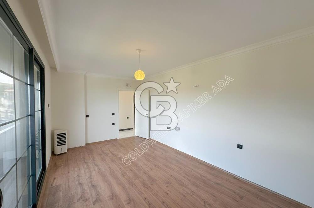 Kuşadası Yaylaköy'de Deniz Manzaralı, Çift Bağımsız Bölümlü 4+2 Modern Villa