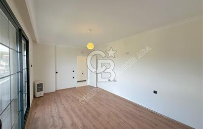 Kuşadası Yaylaköy'de Deniz Manzaralı, Çift Bağımsız Bölümlü 4+2 Modern Villa