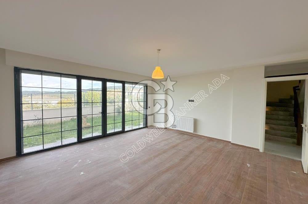 Kuşadası Yaylaköy'de Deniz Manzaralı, Çift Bağımsız Bölümlü 4+2 Modern Villa