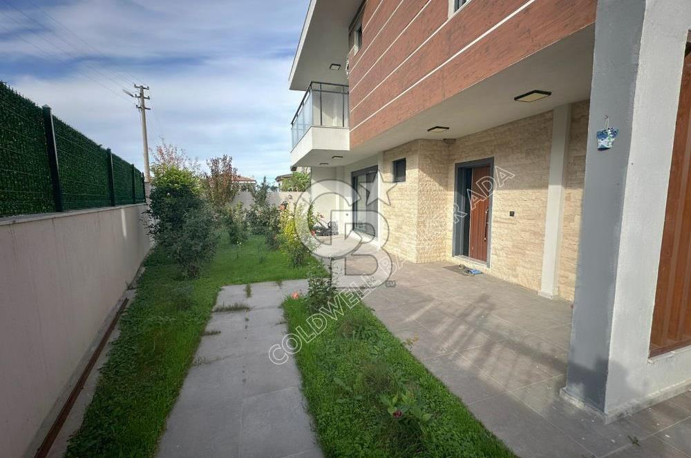 Kuşadası Yaylaköy'de Deniz Manzaralı, Çift Bağımsız Bölümlü 4+2 Modern Villa