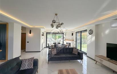 Kuşadası Yaylaköy'de Deniz Manzaralı, Çift Bağımsız Bölümlü 4+2 Modern Villa