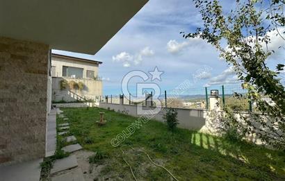 Kuşadası Yaylaköy'de Deniz Manzaralı, Çift Bağımsız Bölümlü 4+2 Modern Villa