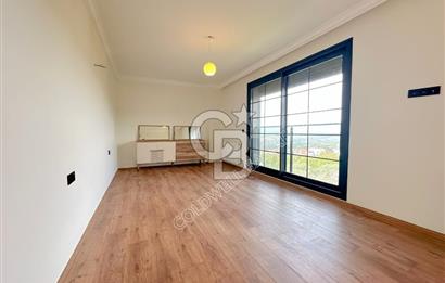 Kuşadası Yaylaköy'de Deniz Manzaralı, Çift Bağımsız Bölümlü 4+2 Modern Villa