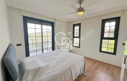 Kuşadası Yaylaköy'de Deniz Manzaralı, Çift Bağımsız Bölümlü 4+2 Modern Villa