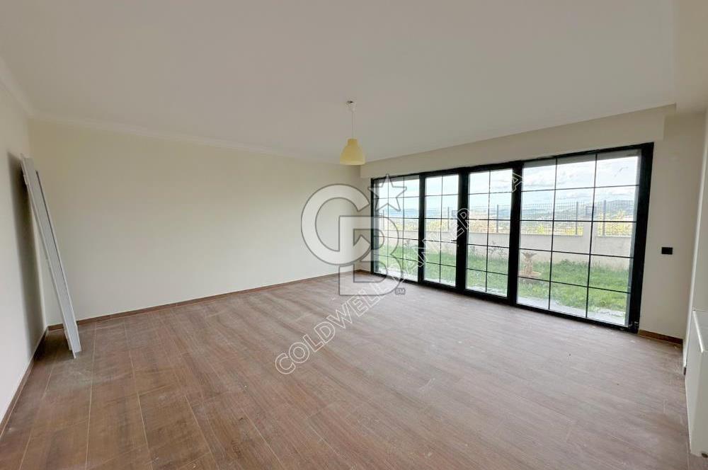 Kuşadası Yaylaköy'de Deniz Manzaralı, Çift Bağımsız Bölümlü 4+2 Modern Villa