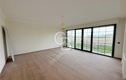 Kuşadası Yaylaköy'de Deniz Manzaralı, Çift Bağımsız Bölümlü 4+2 Modern Villa