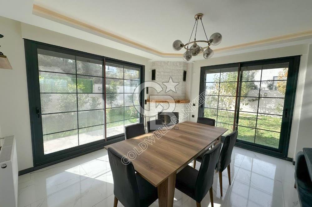 Kuşadası Yaylaköy'de Deniz Manzaralı, Çift Bağımsız Bölümlü 4+2 Modern Villa