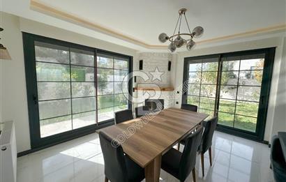 Kuşadası Yaylaköy'de Deniz Manzaralı, Çift Bağımsız Bölümlü 4+2 Modern Villa