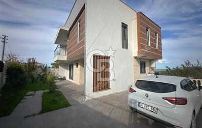 Kuşadası Yaylaköy'de Deniz Manzaralı, Çift Bağımsız Bölümlü 4+2 Modern Villa