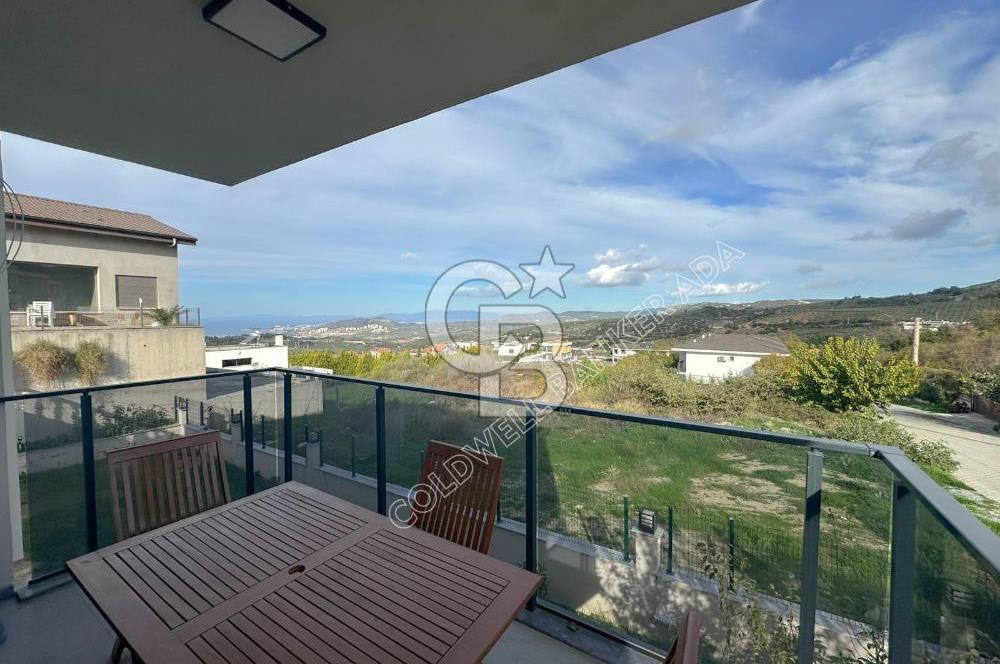 Kuşadası Yaylaköy'de Deniz Manzaralı, Çift Bağımsız Bölümlü 4+2 Modern Villa