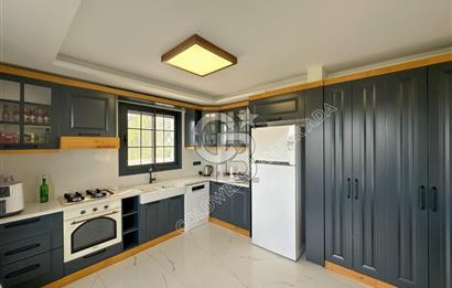 Kuşadası Yaylaköy'de Deniz Manzaralı, Çift Bağımsız Bölümlü 4+2 Modern Villa